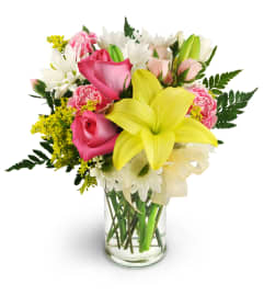 The Prettiest Picture. An arrangement by Avenue Flowers and Gifts.
